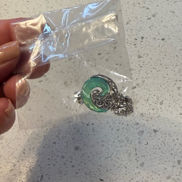 Stylish Hawaiian necklace New! - Picture 3 of 5